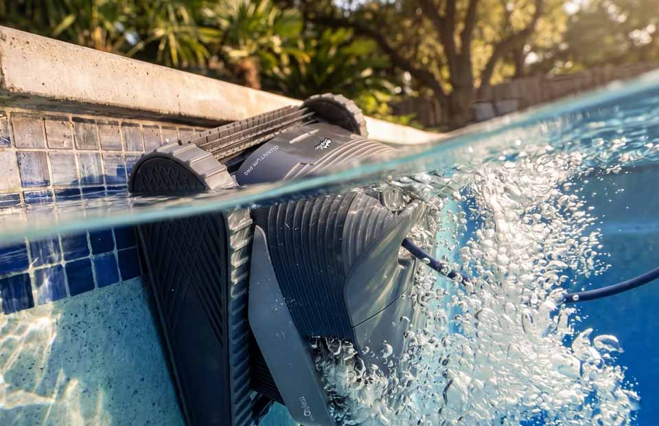 Dolphin Quantum Jet Driven Waterline Cleaning